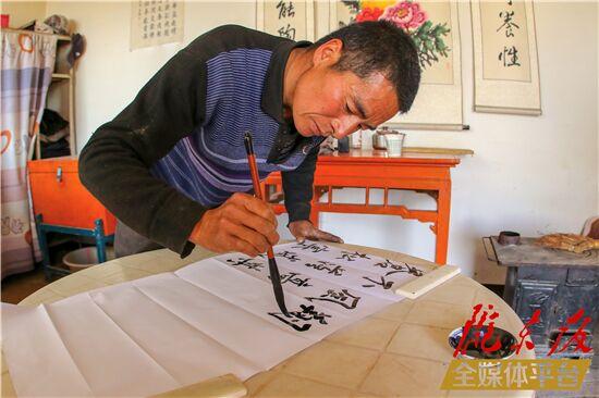 張紅興：“舞文弄網”的莊稼漢