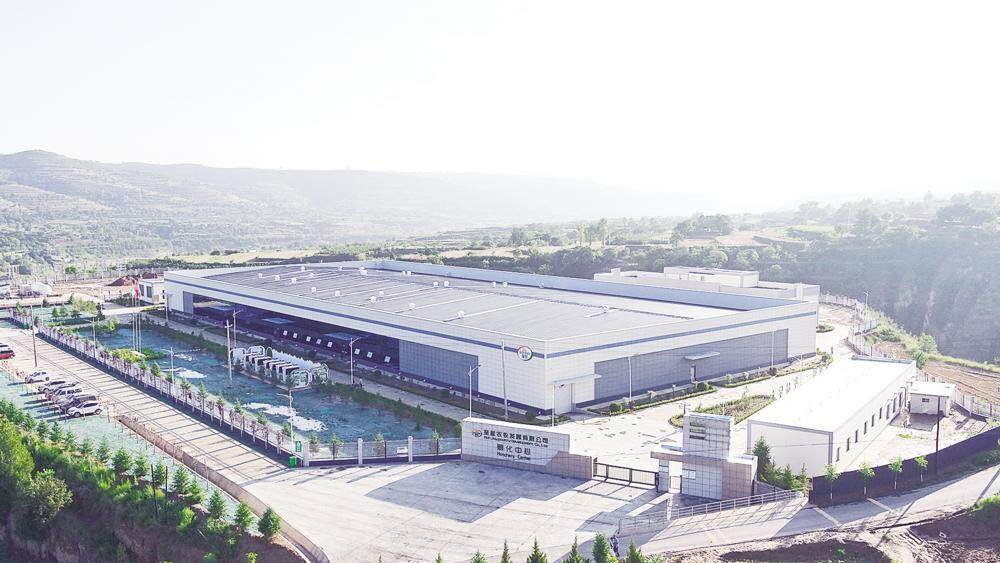 甘肅圣越農(nóng)牧發(fā)展有限公司孵化中心俯瞰。 隴東報全媒體記者 白勇濤 攝