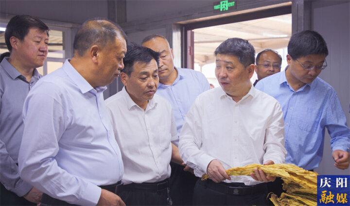 周繼軍在正寧縣調研重點項目建設等工作時強調 強龍頭 延鏈條 聚集群 以工業(yè)升級引領縣域經(jīng)濟高質量發(fā)展