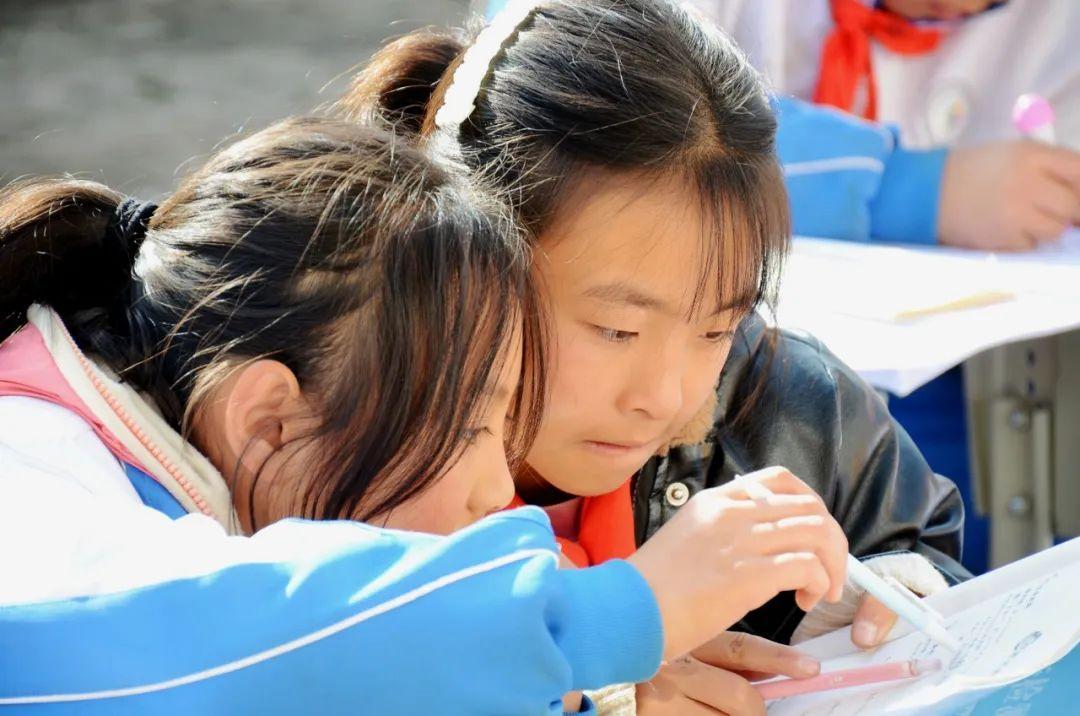 周末聊一會兒 | 陪讀打卡，你被孩子五花八門的“作業(yè)”拿捏了嗎？