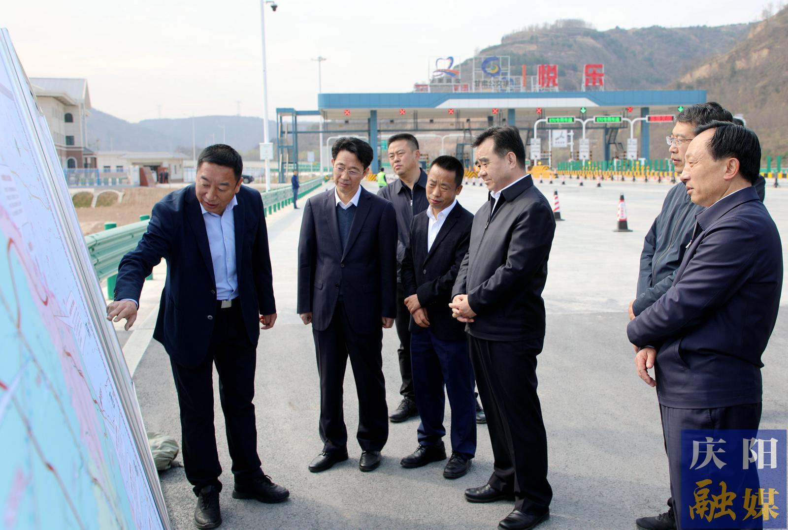 黃澤元在華池縣調研時強調 變壓力為動力 變產能為產量 變存量為增量 鉚足干勁爭先進位力爭再獲全省縣域經(jīng)濟發(fā)展“進步縣”