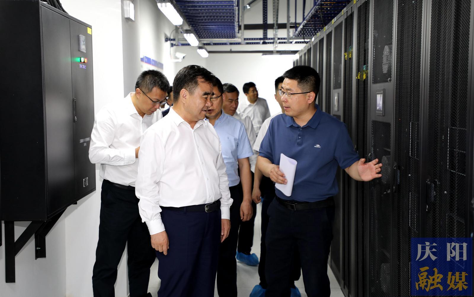 黃澤元在調研數(shù)字經濟發(fā)展情況時強調 以“算”夯基在服務國家戰(zhàn)略中搶占“新賽道” 以“網”聚能在構建產業(yè)體系中打造“新引擎”