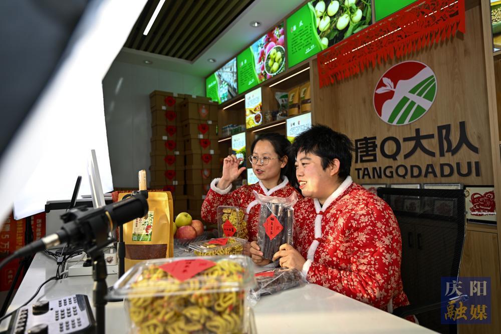 【新春走基層·攝影報道】“唐Q大隊”攜唐旗村民前來報到！