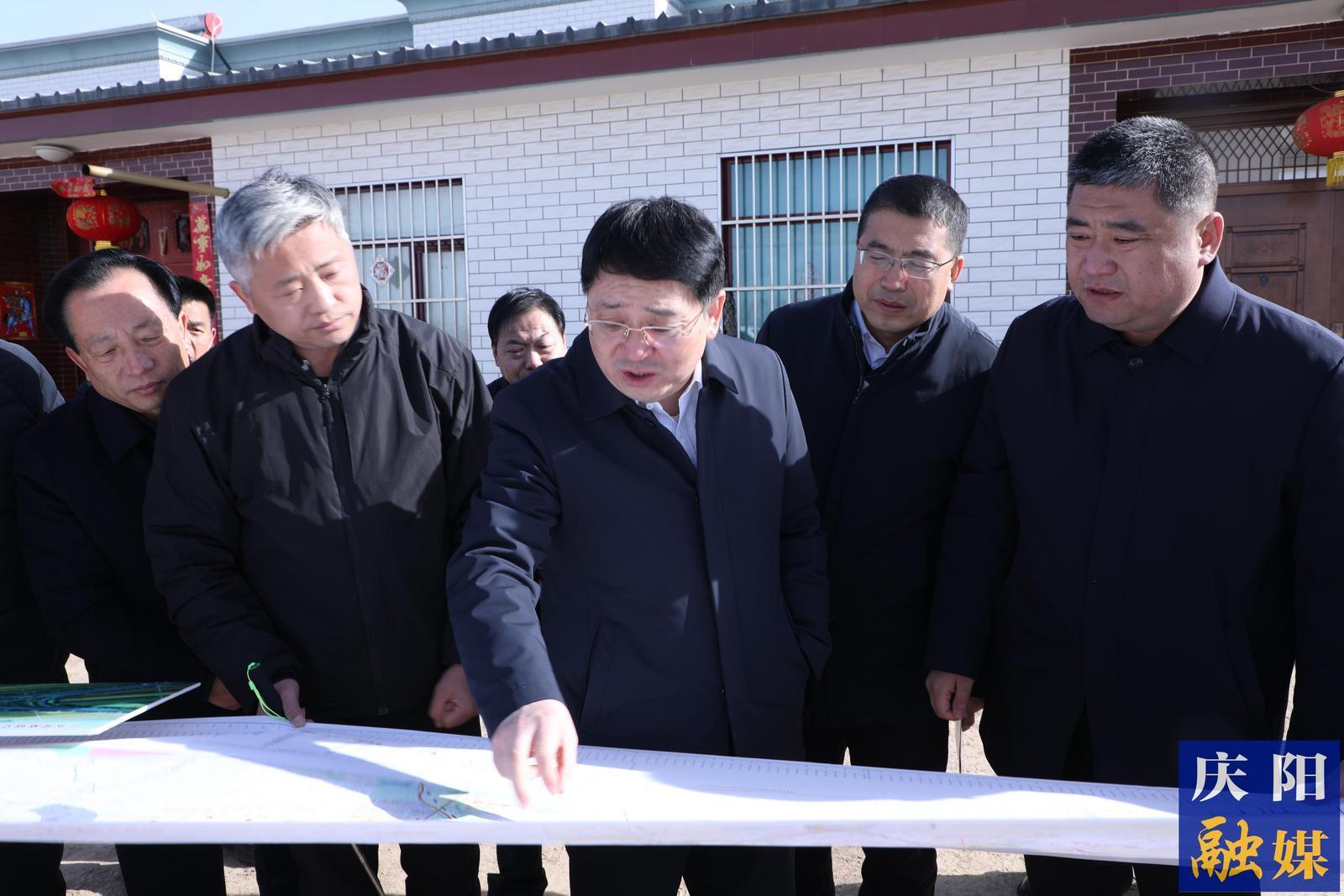 周繼軍在調(diào)研重點(diǎn)交通基礎(chǔ)建設(shè)項(xiàng)目時(shí)強(qiáng)調(diào) 堅(jiān)持“交通先行” 全力推動經(jīng)濟(jì)社會高質(zhì)量發(fā)展