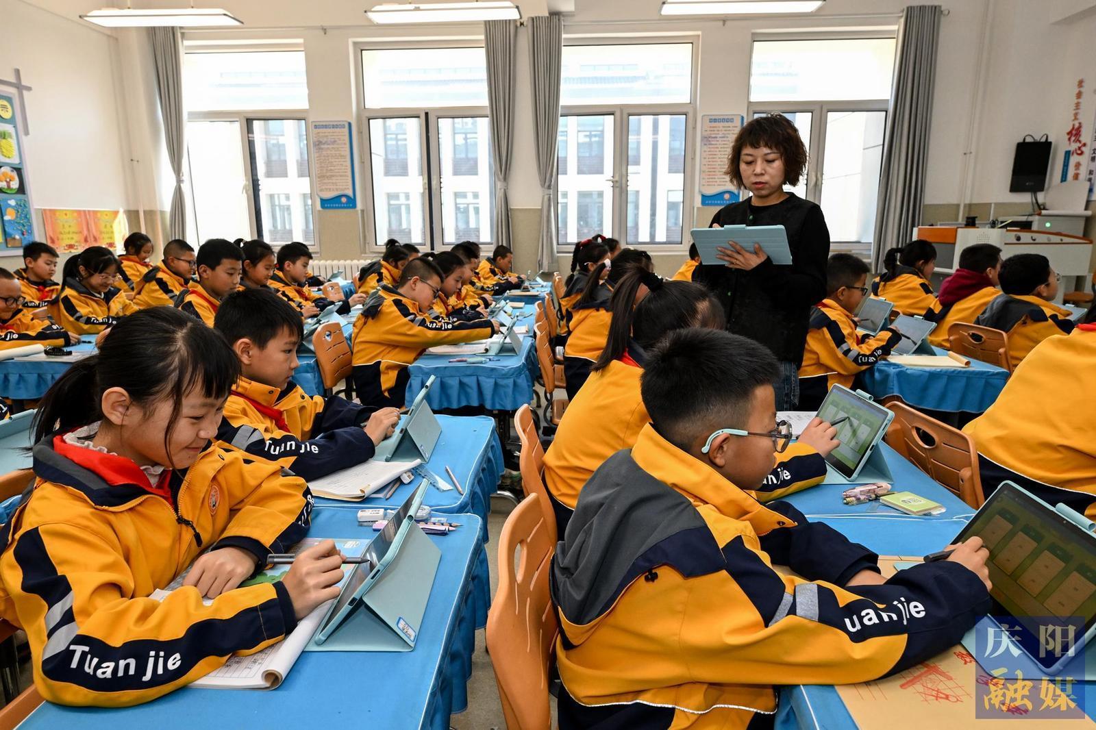 【攝影專題】老區(qū)教育煥發(fā)新生——慶陽教育數(shù)字化轉型一線見聞