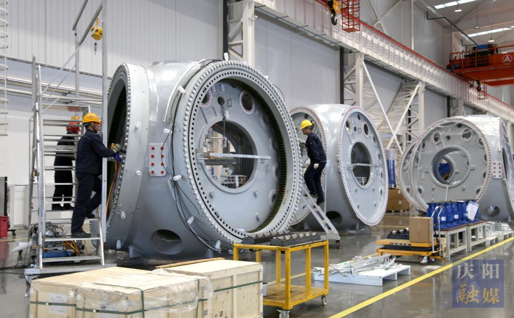 【攝影報道】西峰：新能源裝備制造企業(yè)全速生產(chǎn)趕訂單