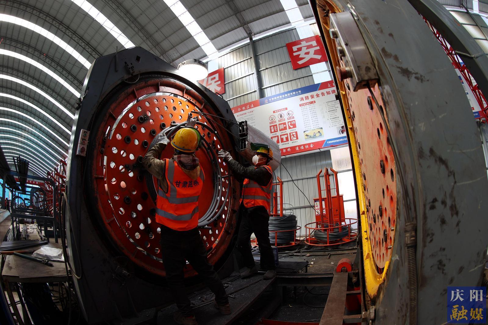 【攝影報(bào)道】G341線(xiàn)華池至二十里溝口段公路項(xiàng)目火熱建設(shè)中