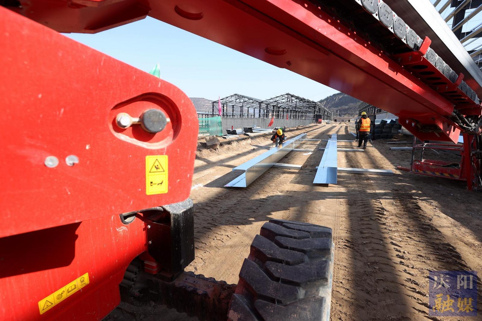 【攝影報(bào)道】華池油田工業(yè)廢棄物資源生態(tài)處理項(xiàng)目建設(shè)正酣