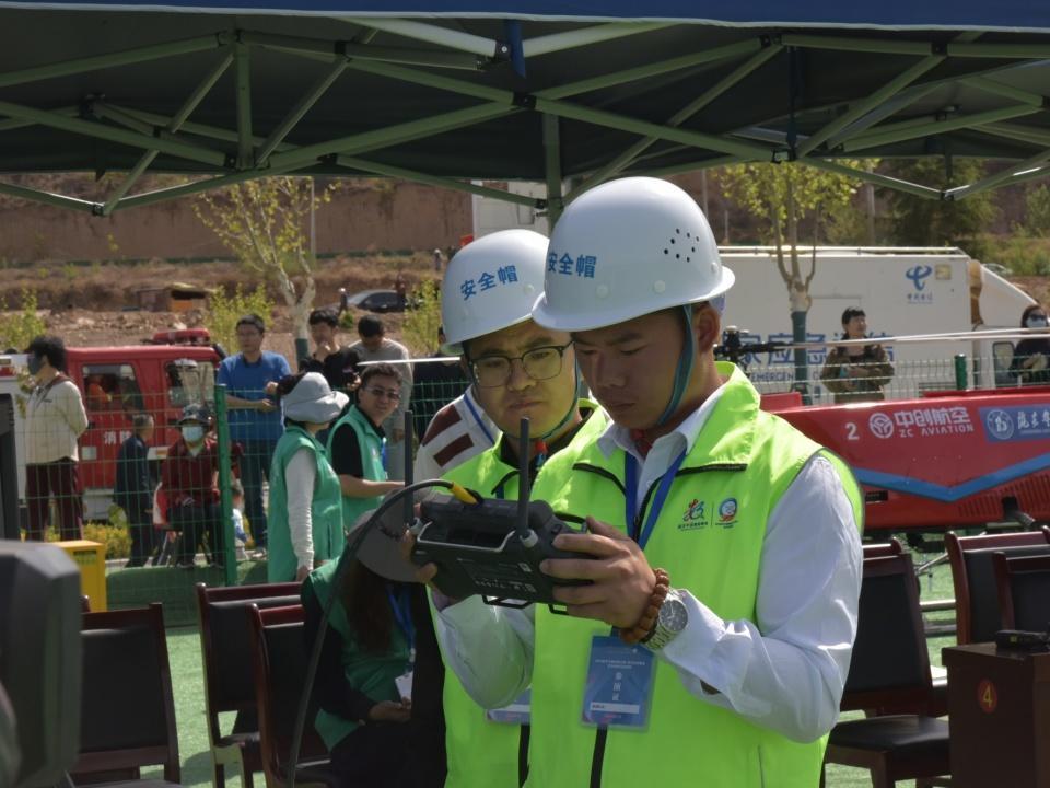 2025數(shù)字中國創(chuàng)新大賽·低空經(jīng)濟(jì)賽道·特別報道丨低空機(jī)遇，翼決高下！應(yīng)急響應(yīng)實戰(zhàn)演練在鎮(zhèn)原啟動