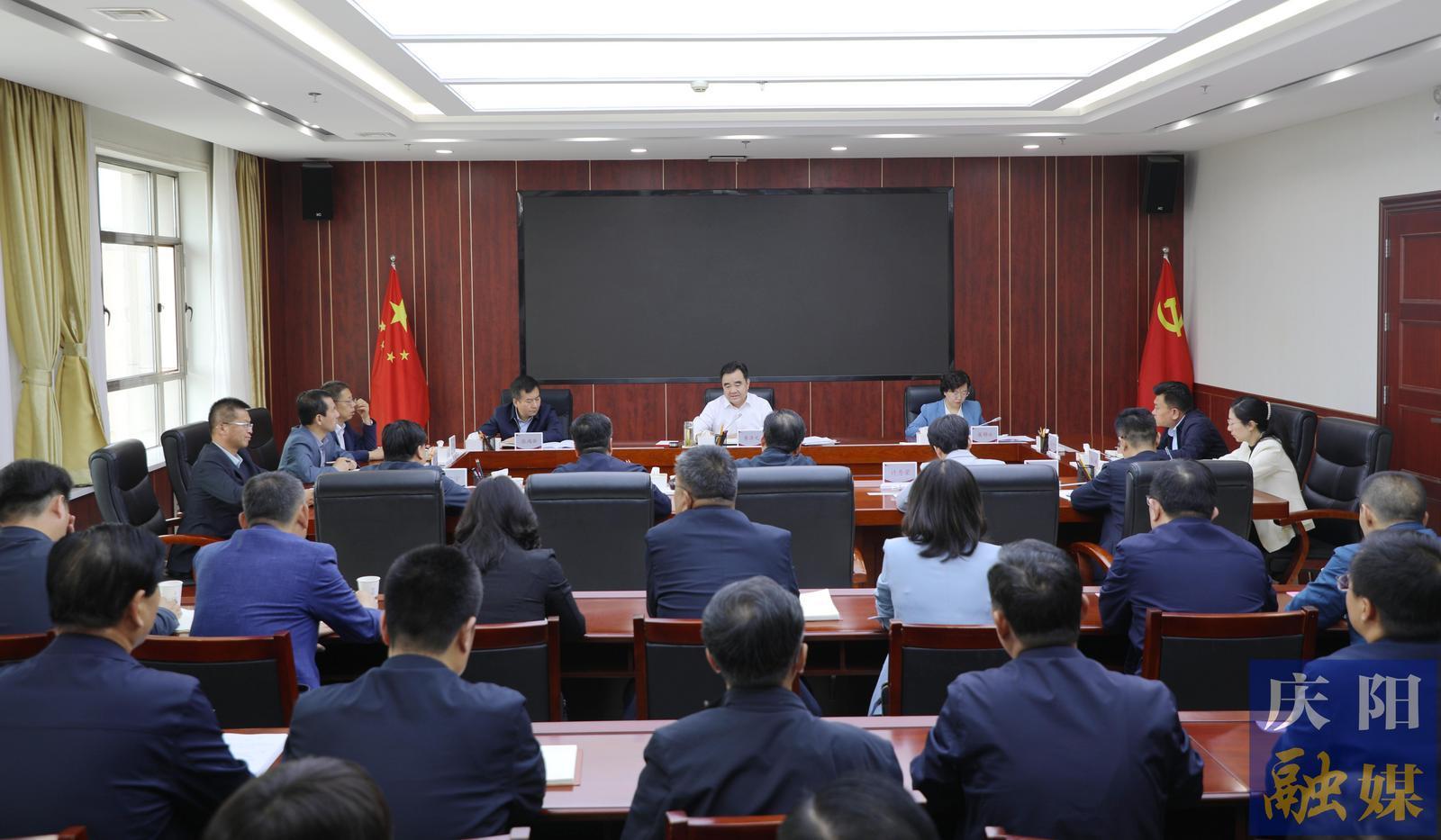 黃澤元在市紀(jì)委監(jiān)委機(jī)關(guān)調(diào)研時(shí)強(qiáng)調(diào) 把職責(zé)履行好 把能力提上去 把工作做扎實(shí) 為推動(dòng)慶陽經(jīng)濟(jì)社會(huì)高質(zhì)量發(fā)展保駕護(hù)航