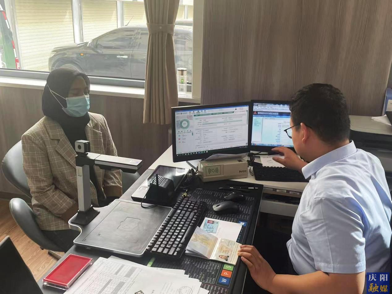 環(huán)縣首張外籍人員社?？ǔ晒k理