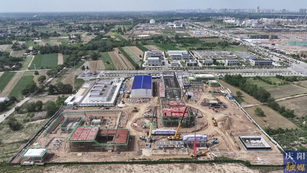 【攝影報(bào)道】慶陽寰泰釩電解液項(xiàng)目建設(shè)加速推進(jìn)