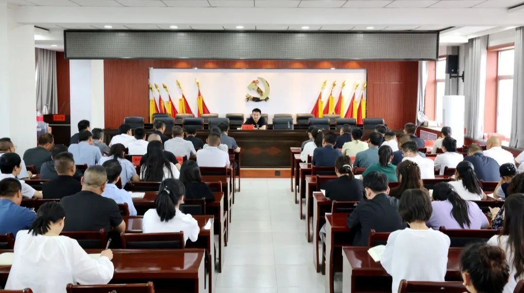 孫文江講授深入貫徹中央八項(xiàng)規(guī)定精神學(xué)習(xí)教育專題黨課