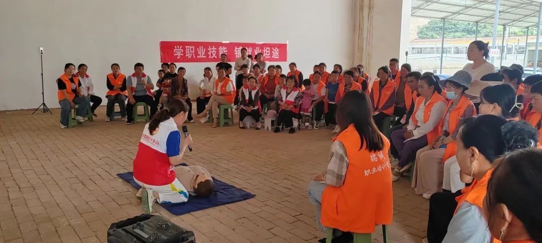 華池縣紅十字會(huì)開展夏季應(yīng)急救護(hù)知識(shí)培訓(xùn)