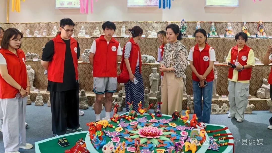 甘肅醫(yī)學(xué)院師生來寧縣文化館開展社會(huì)實(shí)踐活動(dòng)