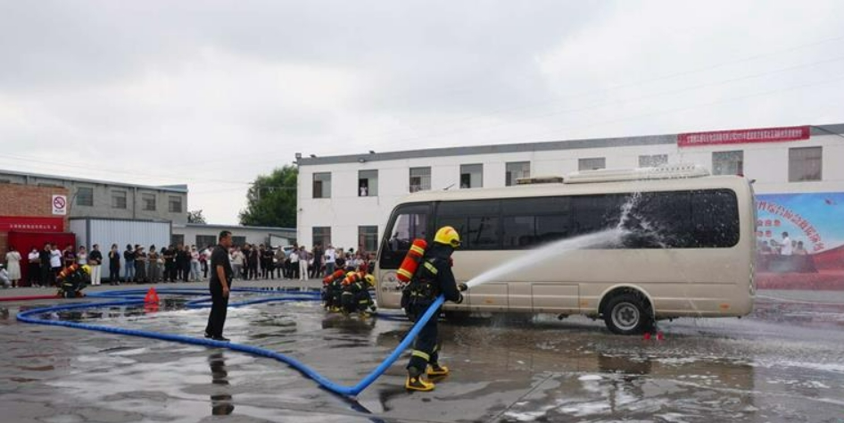 市區(qū)聯(lián)合舉辦2025年道路運輸行業(yè)突發(fā)事件綜合應(yīng)急救援演練