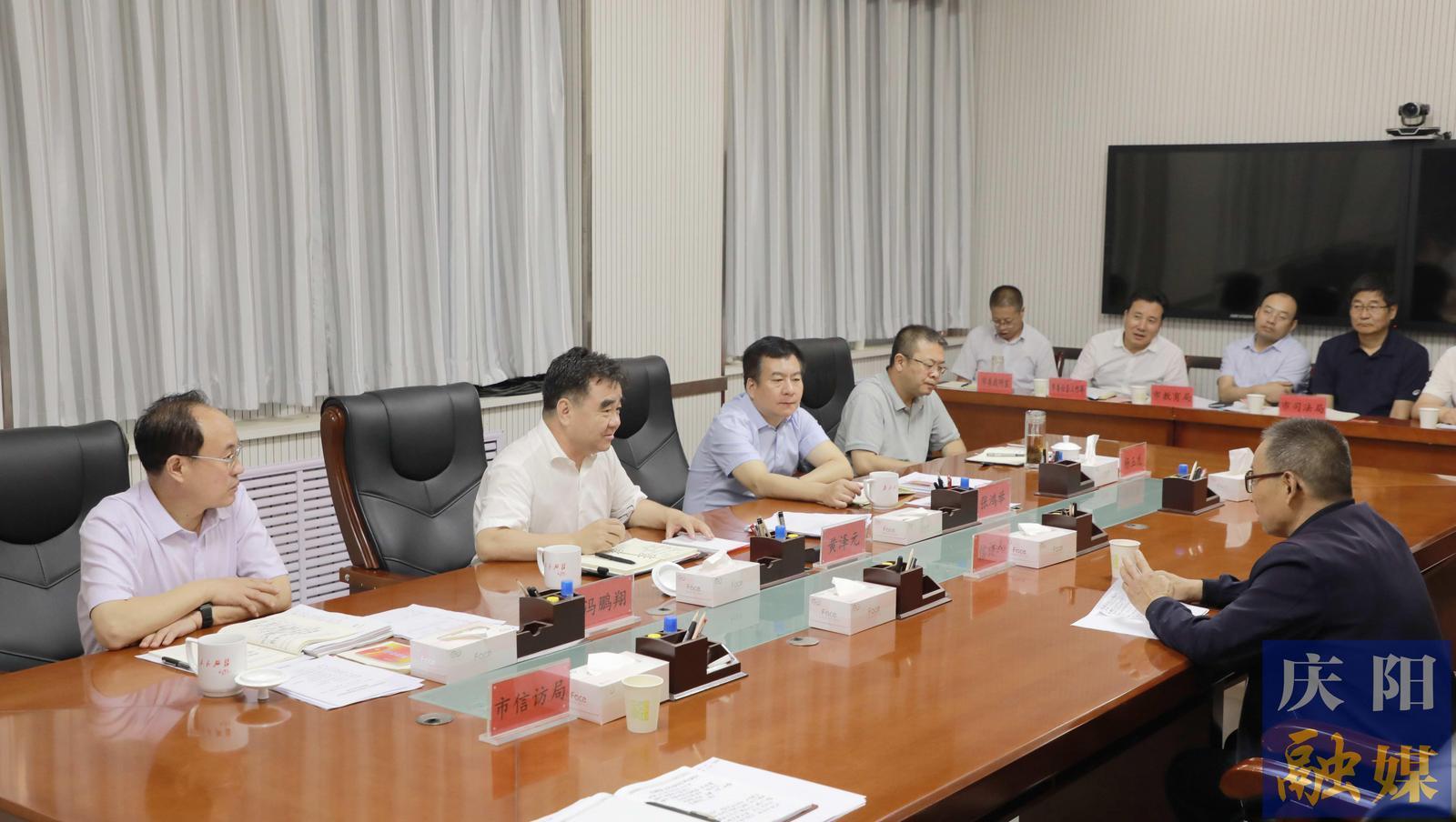 黃澤元在接待來訪群眾時強調(diào)  耐心細致解決群眾合理合法訴求  以實際行動回應關切取信于民