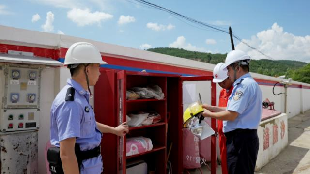 合水縣公安局固城派出所開展安全檢查工作