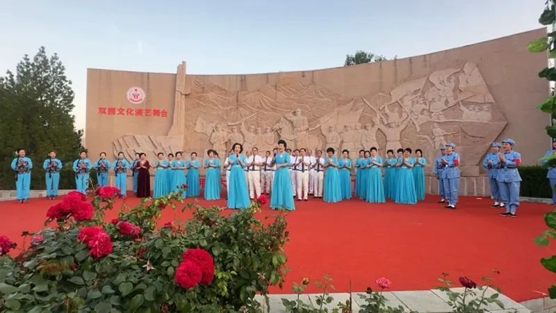 慶陽市西峰區(qū)聯(lián)合舉辦慶?！鞍艘弧苯ㄜ姽?jié)雙擁文藝晚會