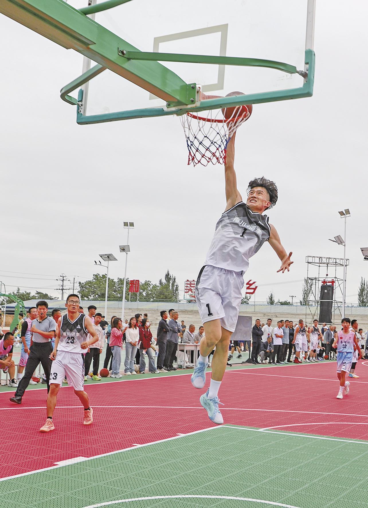 【攝影報(bào)道】2025年慶陽(yáng)市“大賢杯”和美鄉(xiāng)村籃球大賽暨“平泉·村BA”火熱開(kāi)賽