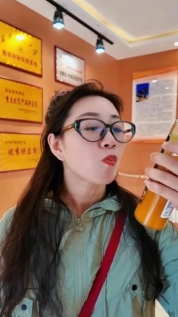 快來看啊！酸甜可口的沙棘汁，直播間價格美麗哦！8月19日下午1點，直播間不見不散！