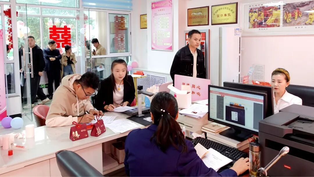 【網(wǎng)絡(luò)中國(guó)節(jié)?七夕】西峰區(qū)舉辦“七夕節(jié)”集體頒證暨文明婚俗倡導(dǎo)活動(dòng)