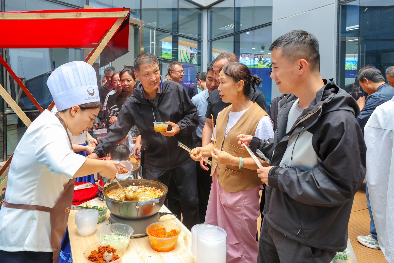【攝影專題】吳忠早茶“融合”遇上岐黃“養(yǎng)生”——2025年吳忠市商文旅農(nóng)推介甘肅慶陽專場(chǎng)活動(dòng)掠影