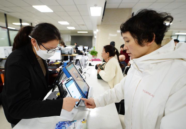 領(lǐng)航定向駕馭發(fā)展全局——習(xí)近平經(jīng)濟(jì)思想引領(lǐng)新時(shí)代經(jīng)濟(jì)工作述評之一