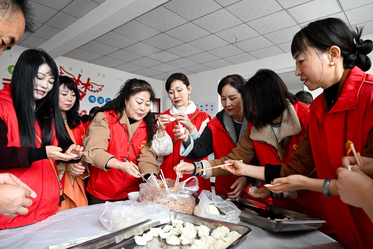 【攝影報(bào)道】“紅石榴籽心連心 中華民族一家親”重陽(yáng)節(jié)志愿服務(wù)活動(dòng)情暖顯勝敬老院