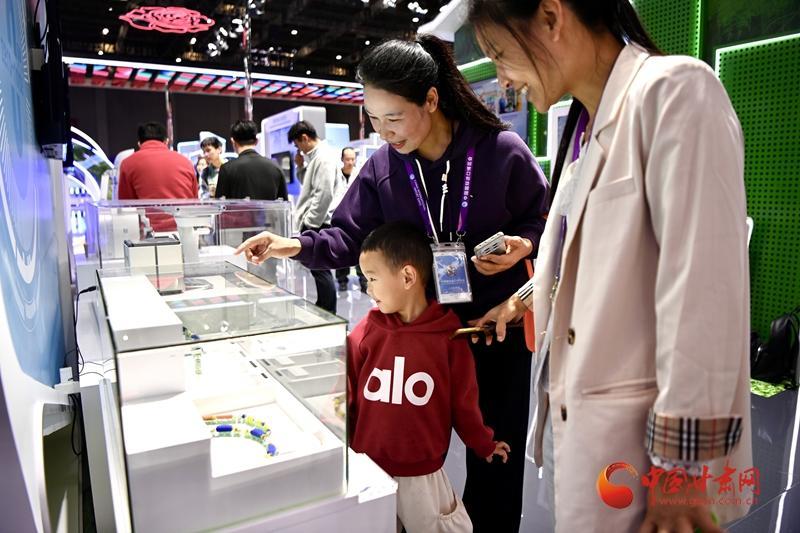 蘭州造！重離子質(zhì)子一體機亮相第八屆進博會