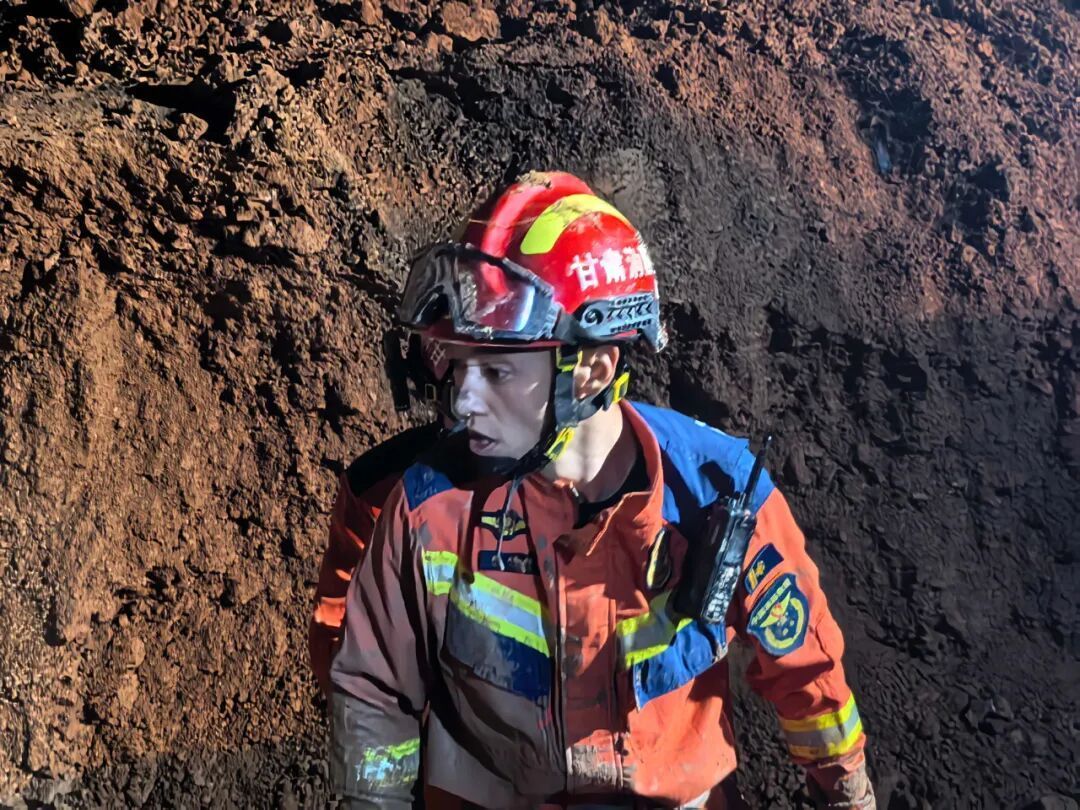 慶陽(yáng)支隊(duì)學(xué)習(xí)貫徹習(xí)近平總書(shū)記向國(guó)家綜合性消防救援隊(duì)伍授旗致訓(xùn)詞七周年先進(jìn)典型風(fēng)采展（三）安化消防救援站二級(jí)消防士彭彤彤