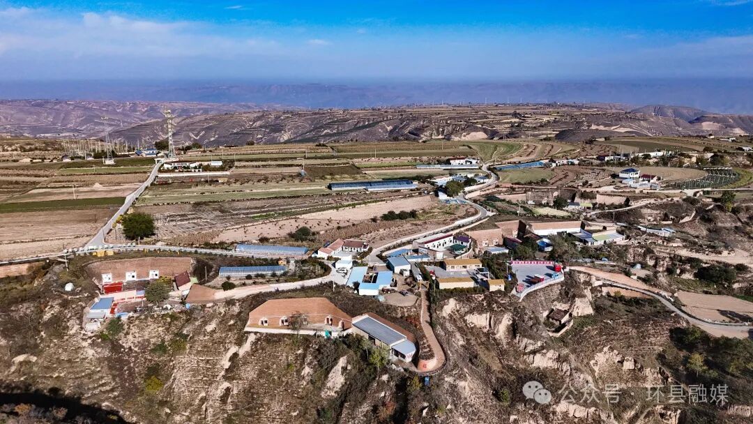 環(huán)縣莊子峁現(xiàn)象解碼——小村莊何以綻放兩朵“中國(guó)好人”花？